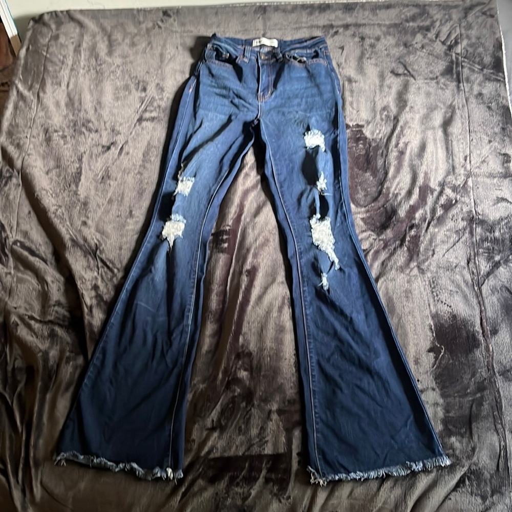 Dark blue stretched denim high rise flat jeans with rips size 5/27